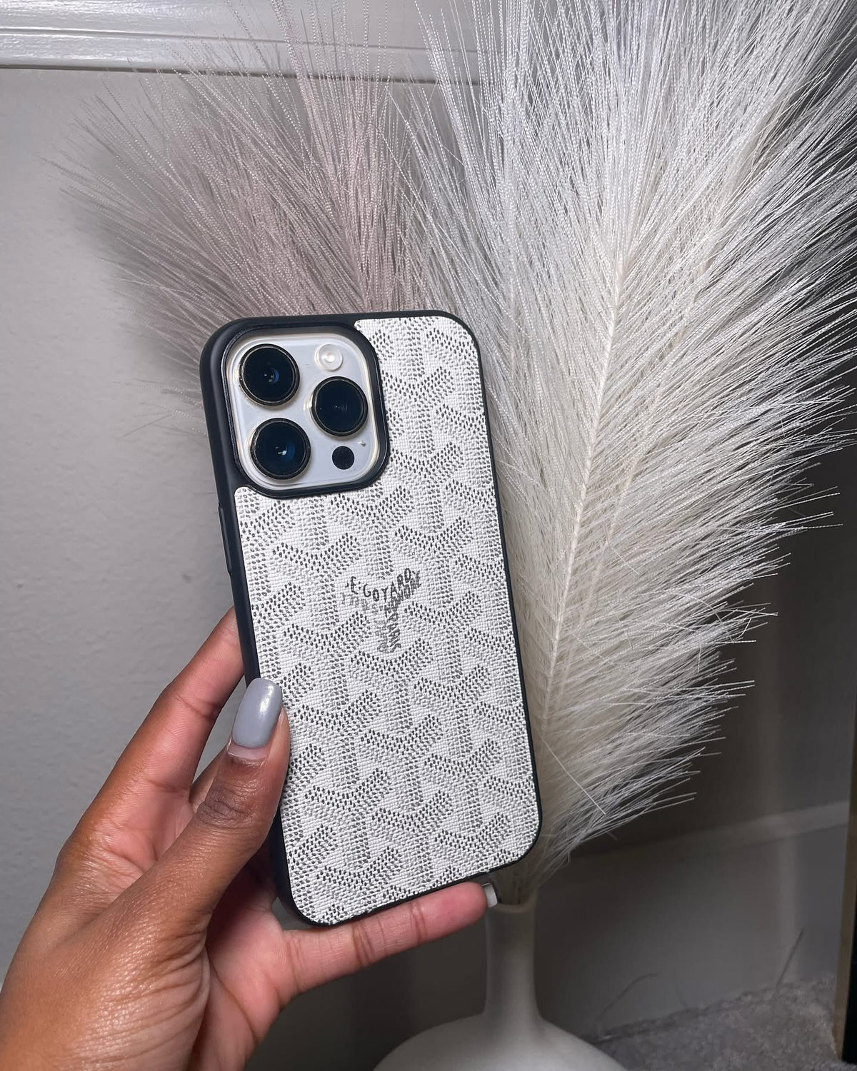 White Gogo case (13pro max)