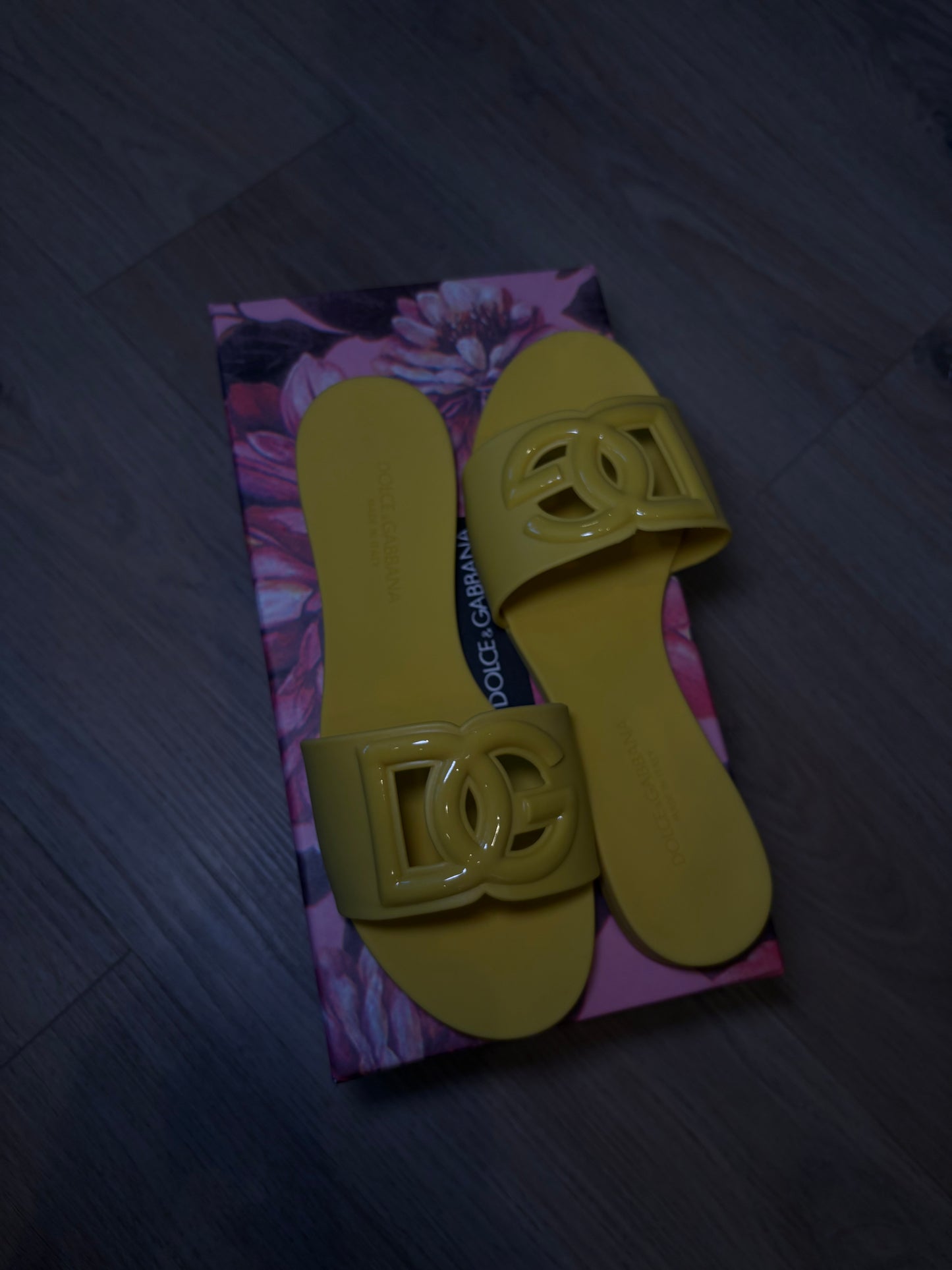 Dupe yellow d&g sandals