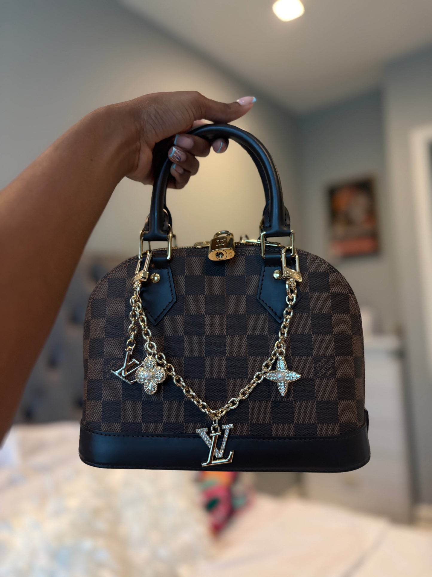 Iconic bag chain