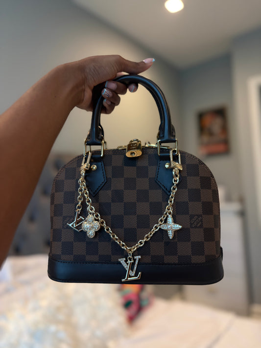 Iconic bag chain