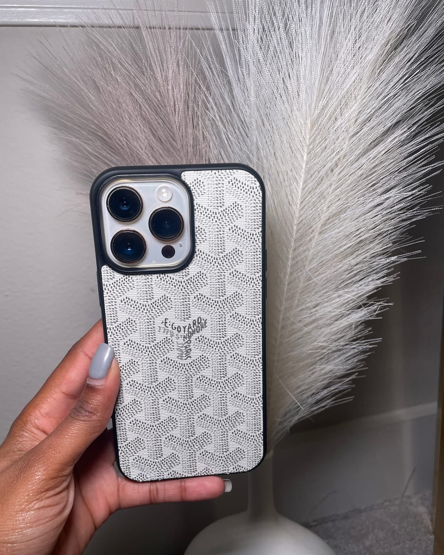 White Gogo case (13pro max)