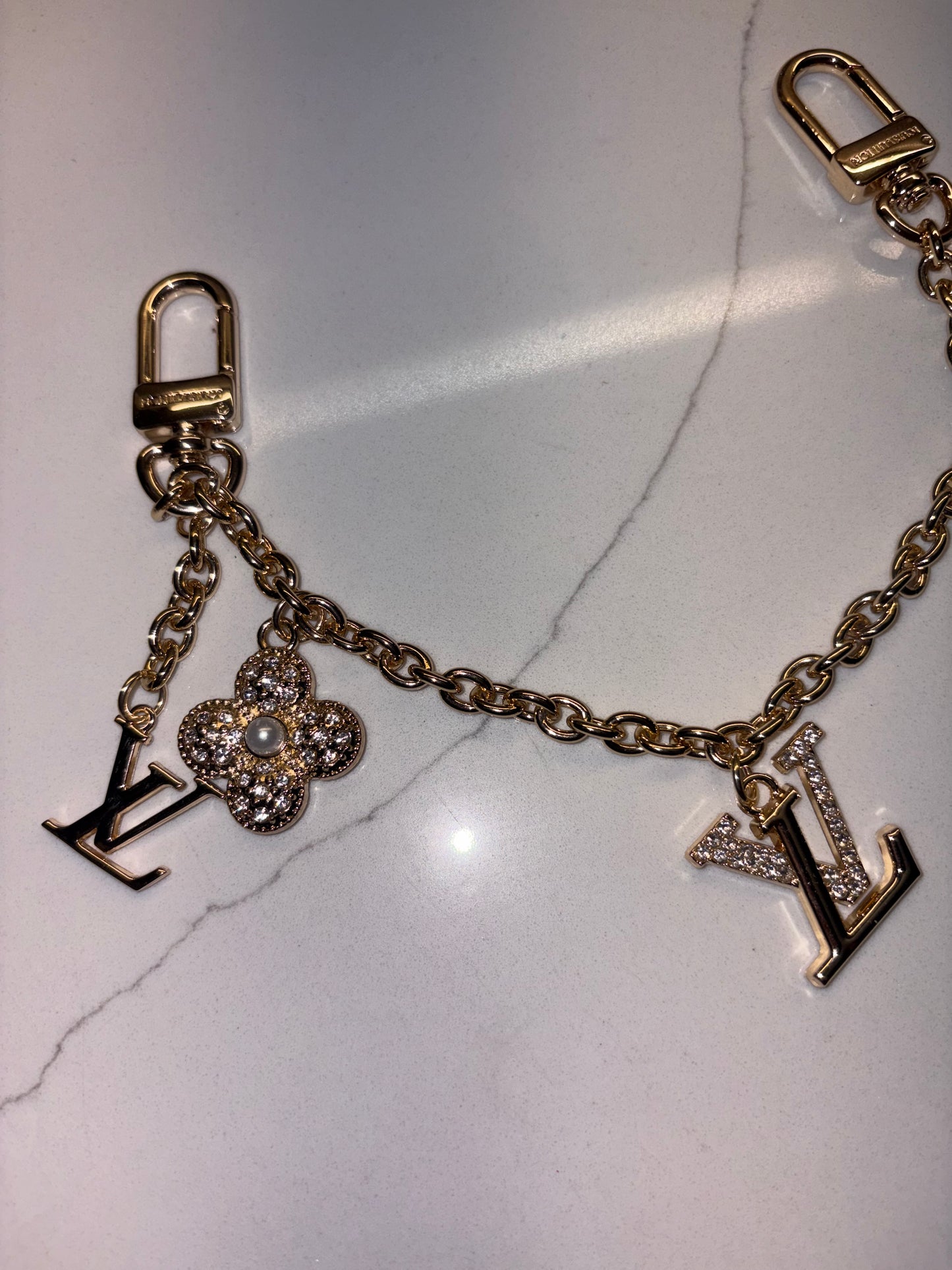 Iconic bag chain