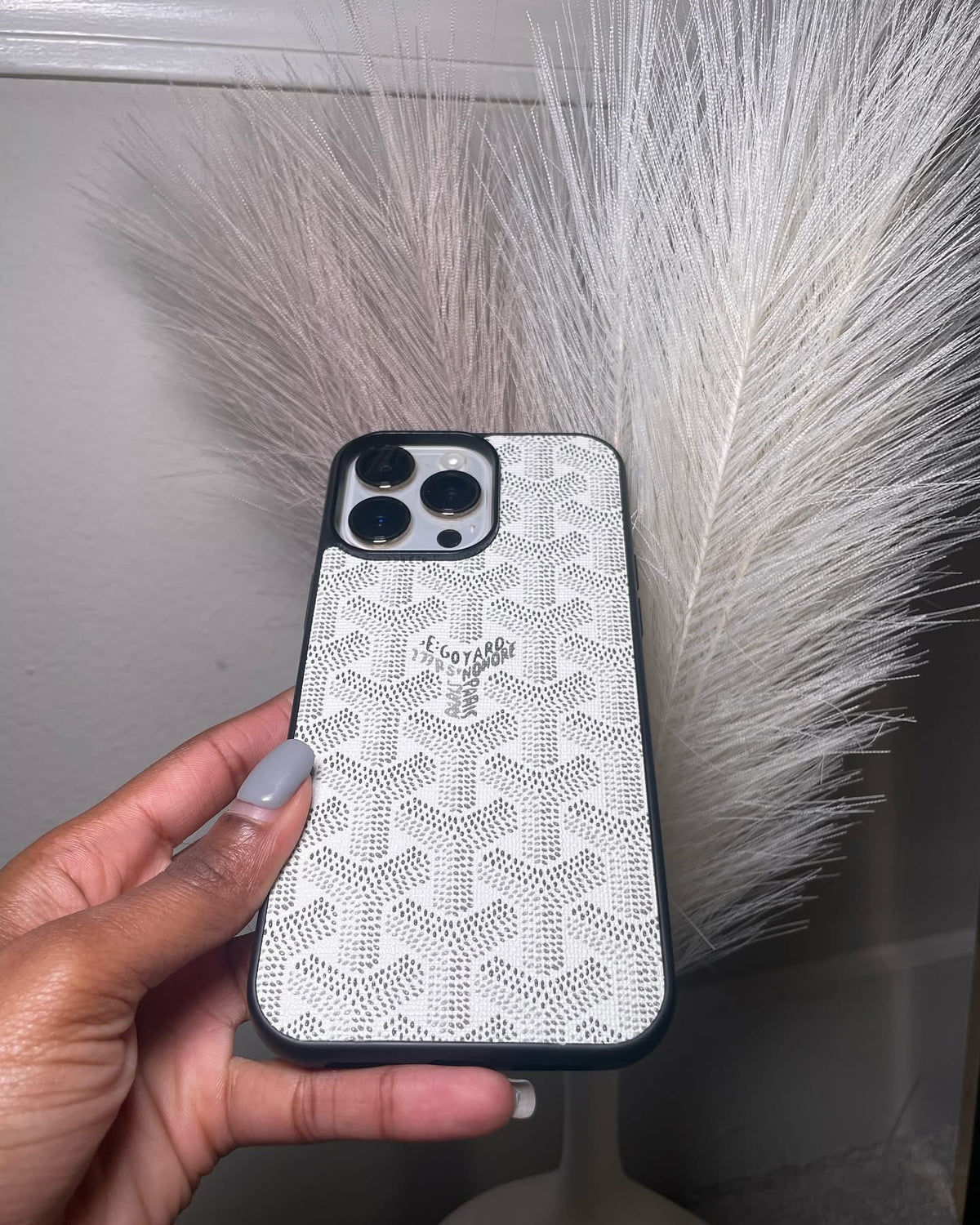White Gogo case (13pro max)