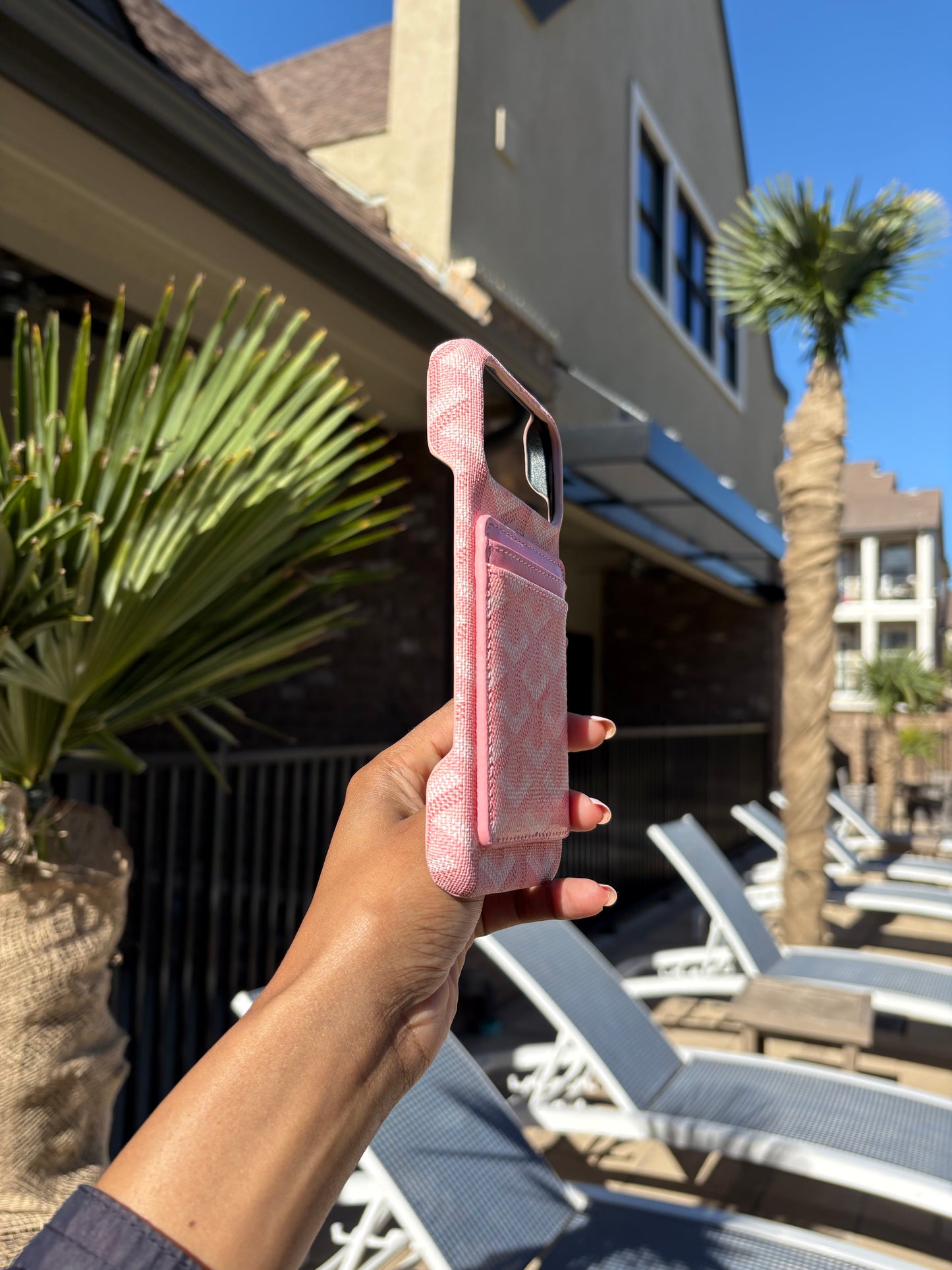 Pink magnet Gogo cardholder