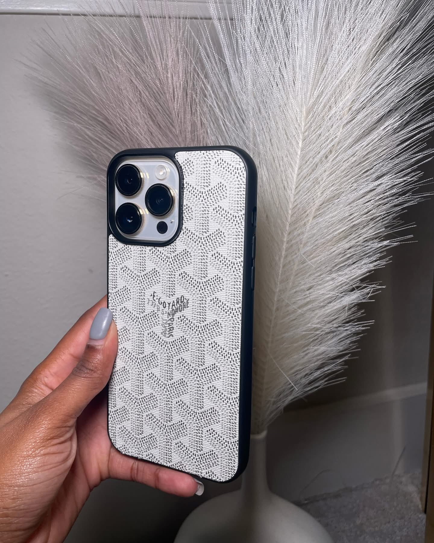 White Gogo case (13pro max)