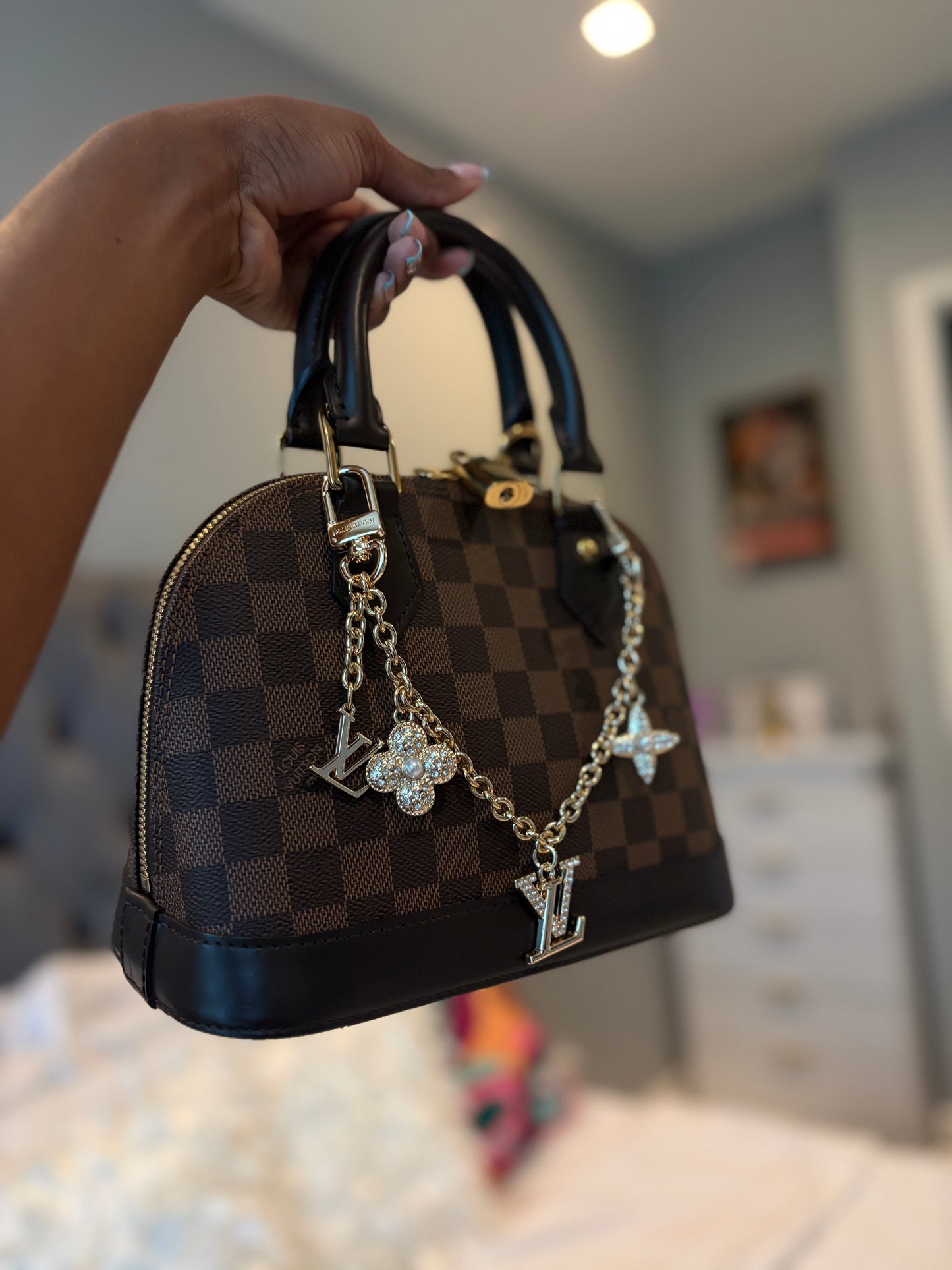 Iconic bag chain