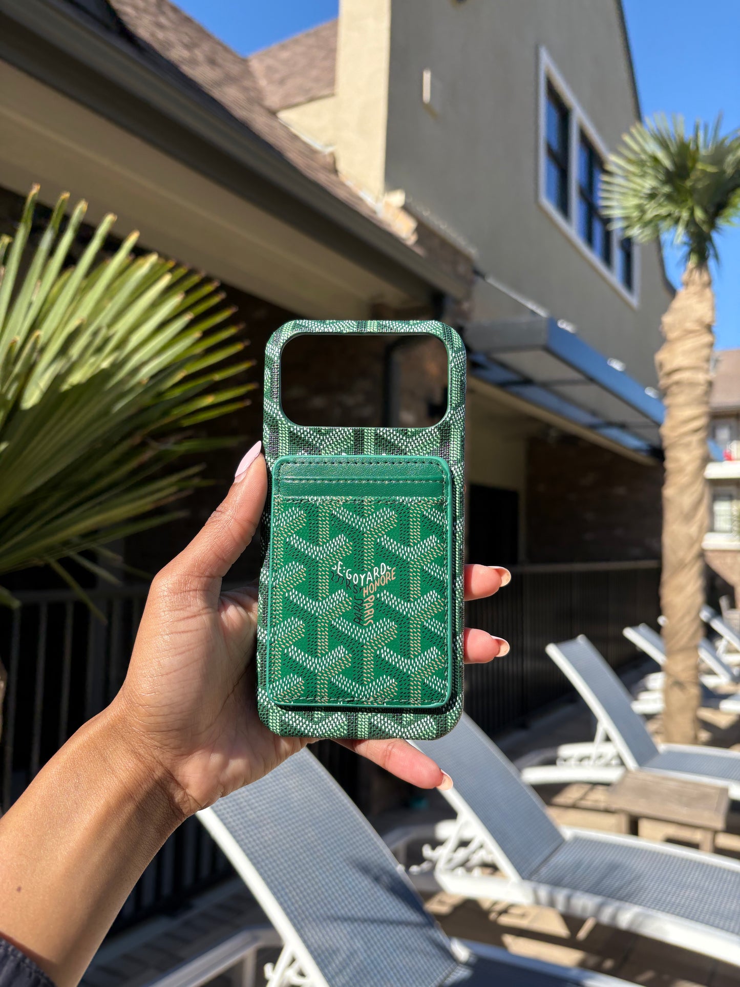 Green magnet Gogo (iPhone 16promax only)